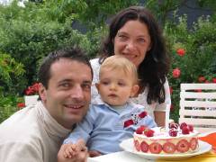 Kerian 50 On a quand mme eu le temps de fter mes un an avant que papa et maman aillent en voyage de noce !